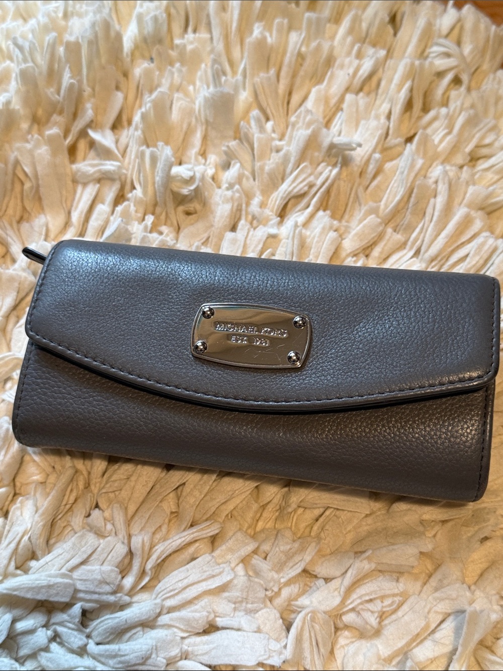Michael Kors pebble, leather envelope, wallet dark gray